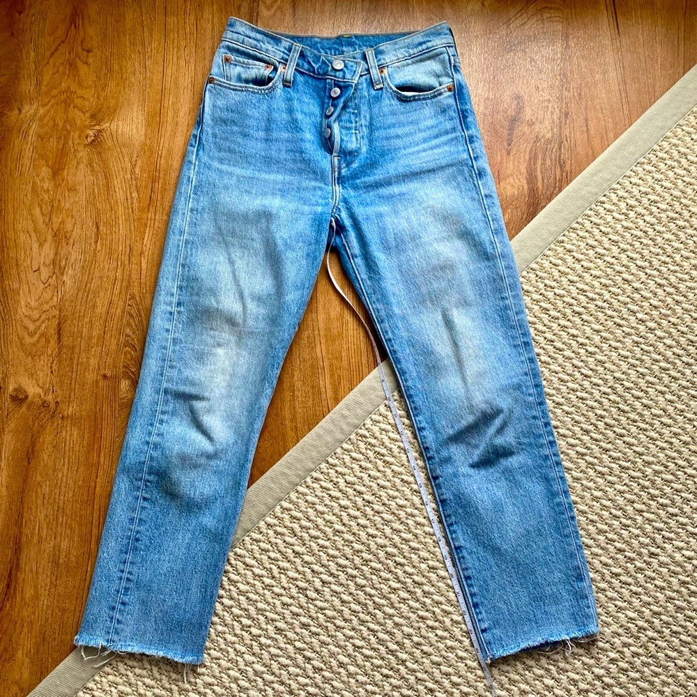 Levi’s Size 25 High Rise Distressed - Picture 11 of 11